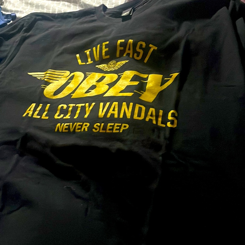 Obey t shirt